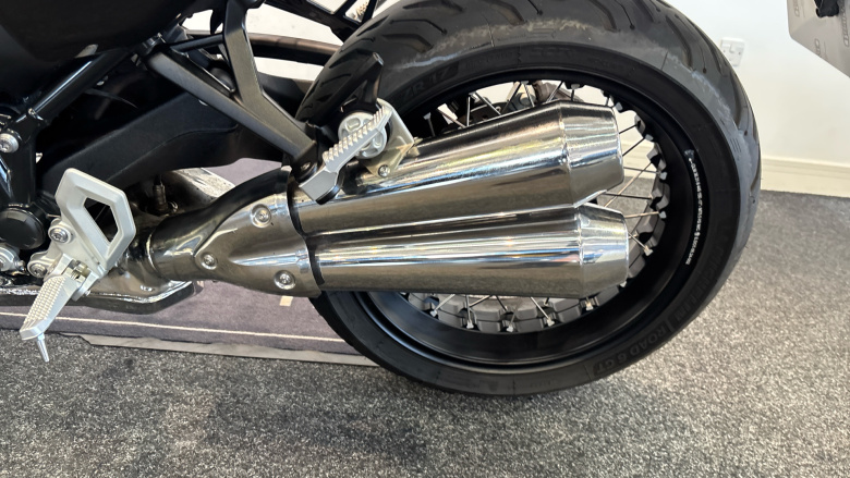 24MY BMW R12 Ninet